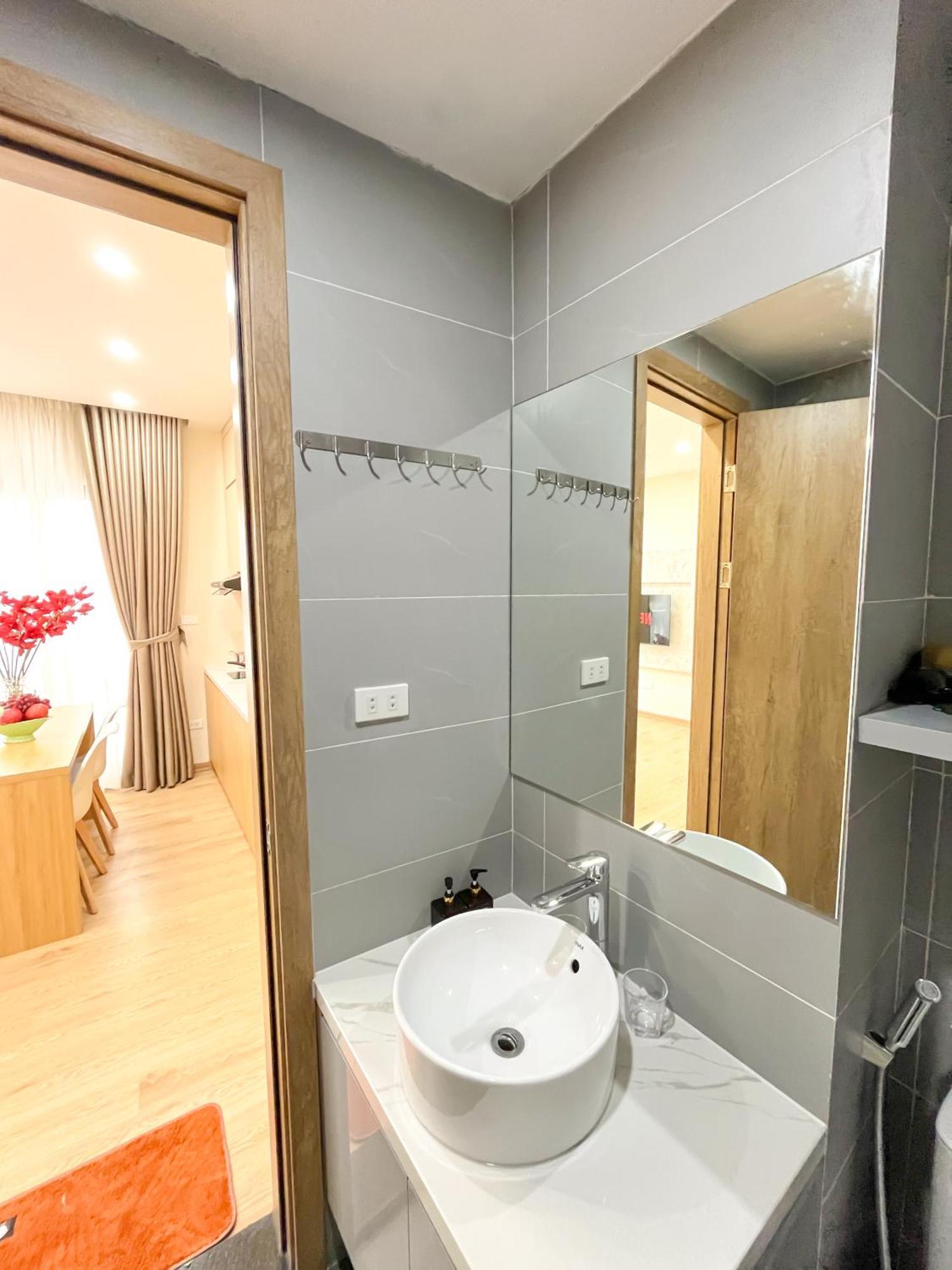 Amazing Housing Lac Long Quan Hanoi Exterior photo