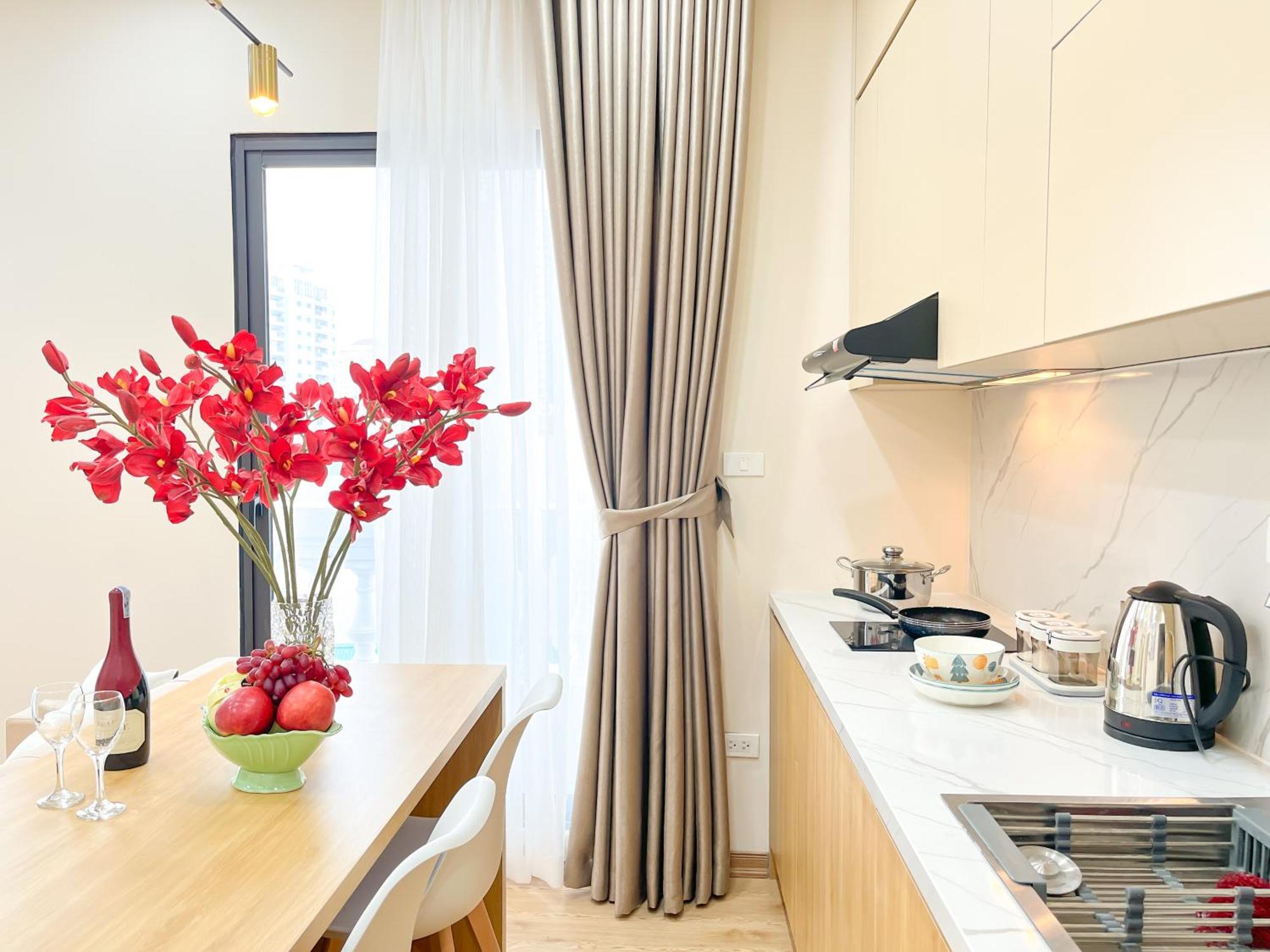 Amazing Housing Lac Long Quan Hanoi Exterior photo