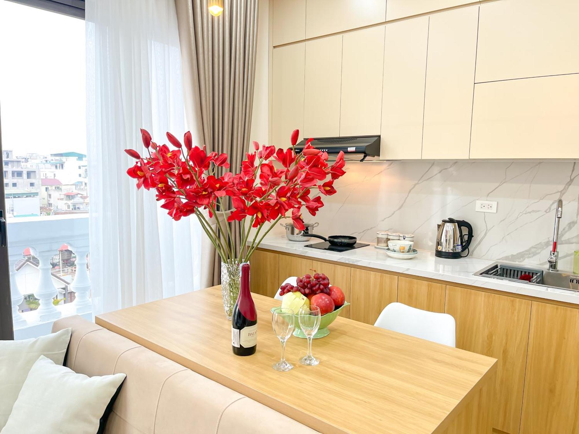 Amazing Housing Lac Long Quan Hanoi Exterior photo